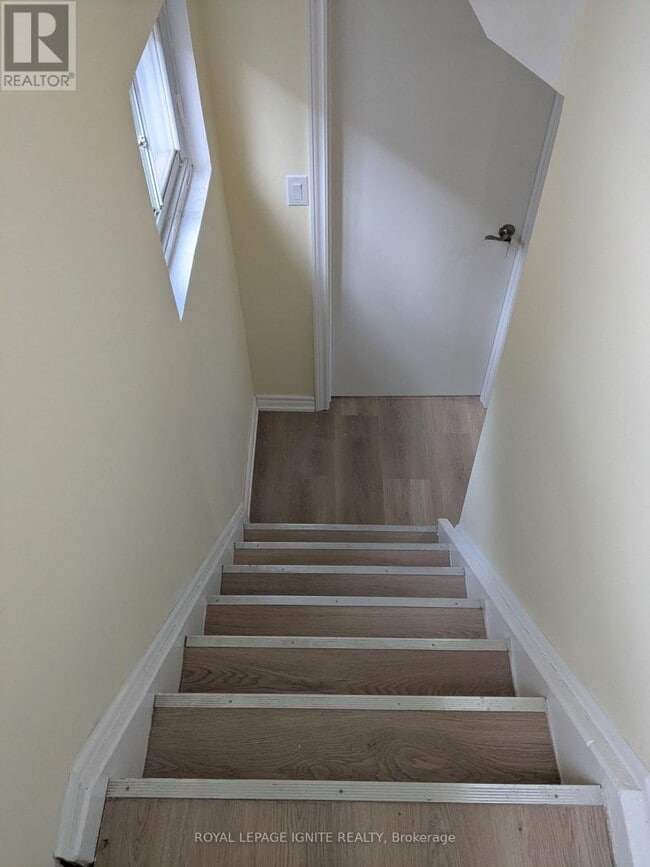 15 Beacham Crescent in Toronto, ON - Building Photo - Building Photo