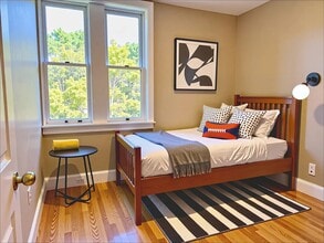 76 Egmont St, Unit 5 in Brookline, MA - Foto de edificio - Building Photo