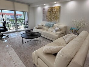 5300 NE 24th Terrace in Fort Lauderdale, FL - Foto de edificio - Building Photo