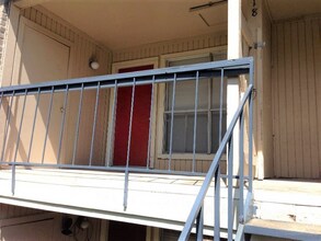 8201 Richmond Ave. in Houston, TX - Building Photo - Building Photo