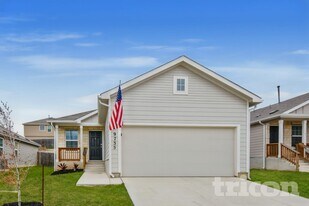 9735 Marbach Gdn in San Antonio, TX - Building Photo