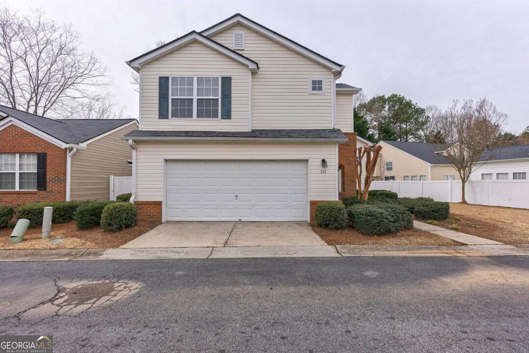 211 Harmony Ct in Alpharetta, GA - Building Photo