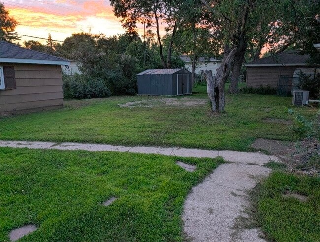 9936 11th Ave S in Minneapolis, MN - Foto de edificio - Building Photo