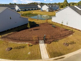 2608-D Sailor Rose Ln in Winterville, NC - Building Photo