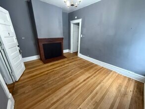 611 W Prospect St, Unit 2 in Marshall, MI - Foto de edificio - Building Photo