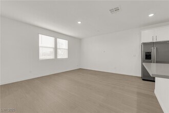 334 Laurel Peak Dr in Henderson, NV - Building Photo - Building Photo