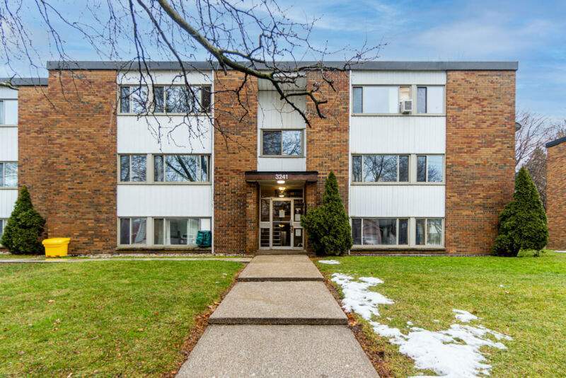 College Avenue Apartments in Windsor, ON - Building Photo