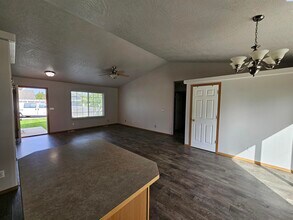 8616 Tottenham Ct in Pasco, WA - Building Photo - Building Photo