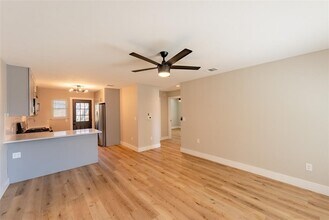 4306 Shallowbrook Trail in Austin, TX - Building Photo - Building Photo