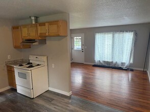 1026 SE 196th Ave in Portland, OR - Building Photo - Building Photo