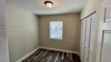 1701 NW 13th Ct, Unit 11 in Fort Lauderdale, FL - Building Photo - Building Photo