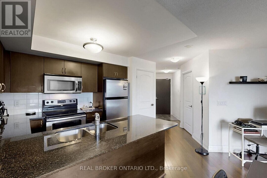 1060-1060 Sheppard Ave W in Toronto, ON - Building Photo