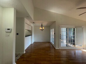 2105 St Michaels Dr in Arlington, TX - Building Photo - Building Photo