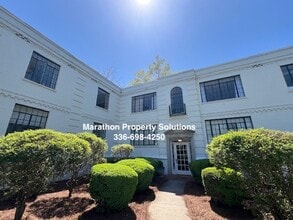 1700 N Elm St, Unit K4 in Greensboro, NC - Foto de edificio - Building Photo