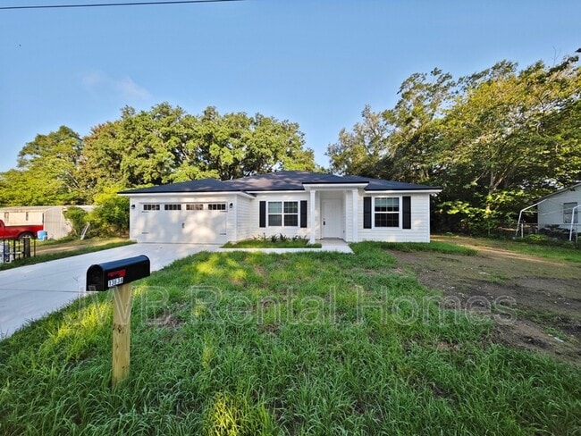 property at 13638 Hollings St