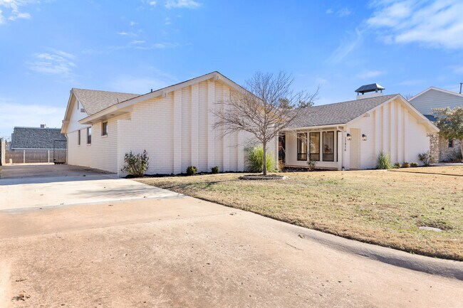 11416 Leaning Elm Rd in Oklahoma City, OK - Building Photo - Building Photo
