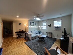 24 Burnham St, Unit 3A in Somerville, MA - Building Photo - Building Photo