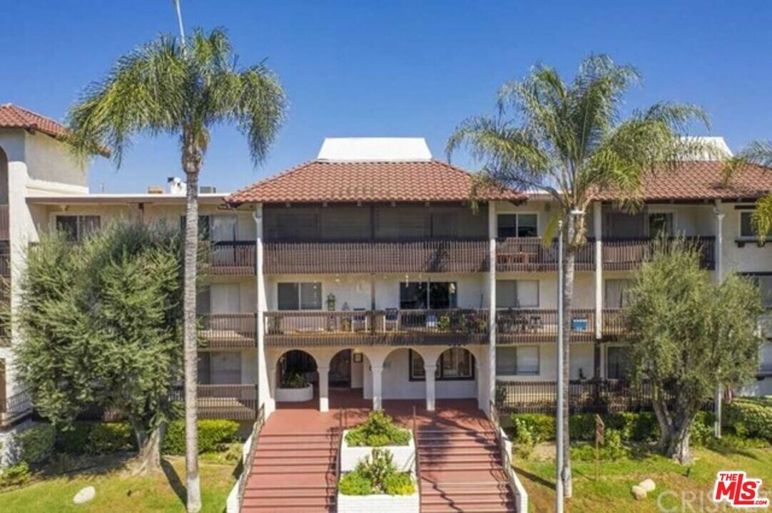 5334 Lindley Ave-Unit -309 in Los Angeles, CA - Building Photo