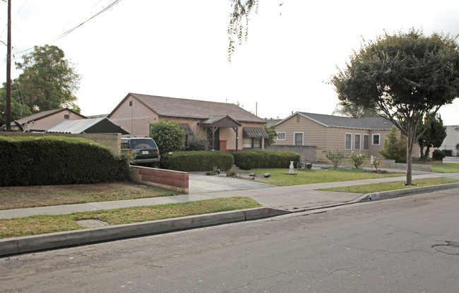 15746-15750 Ryon Ave in Bellflower, CA - Building Photo - Building Photo