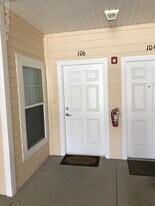 8201 Green Parrot Rd in Jacksonville, FL - Building Photo