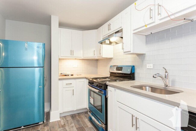 2922 W Logan Blvd, Unit G in Chicago, IL - Building Photo - Building Photo