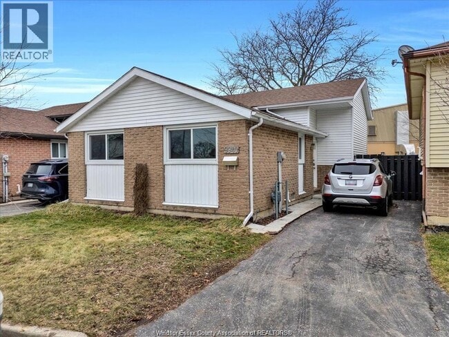 property at 9940 Forest Glade Ct