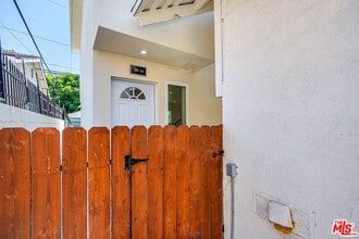 2816 3/4-2814 W Jefferson Blvd in Los Angeles, CA - Building Photo - Building Photo