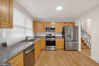 5421 Henderson Way in Camp Springs, MD - Foto de edificio - Building Photo