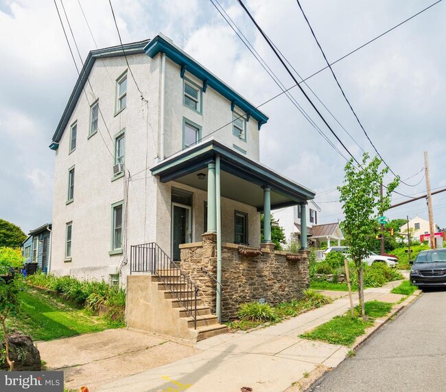 6038 Wissahickon Ave in Philadelphia, PA - Building Photo - Building Photo