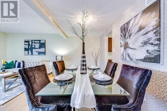 6855 Glen Erin Dr in Mississauga, ON - Building Photo - Building Photo