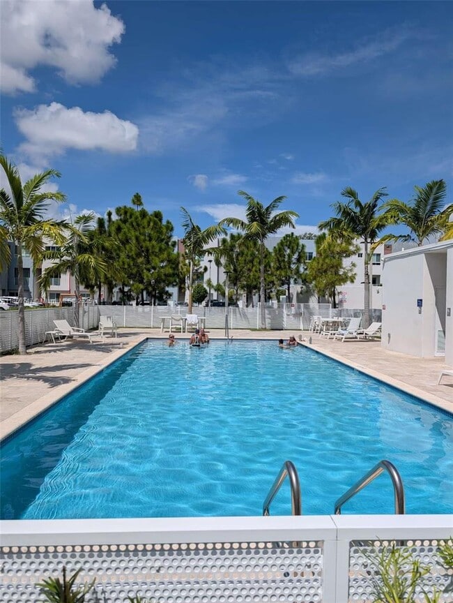 2505 NE 193rd St in Aventura, FL - Building Photo - Building Photo