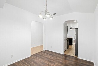 3558 Glacier Lake in San Antonio, TX - Building Photo - Building Photo