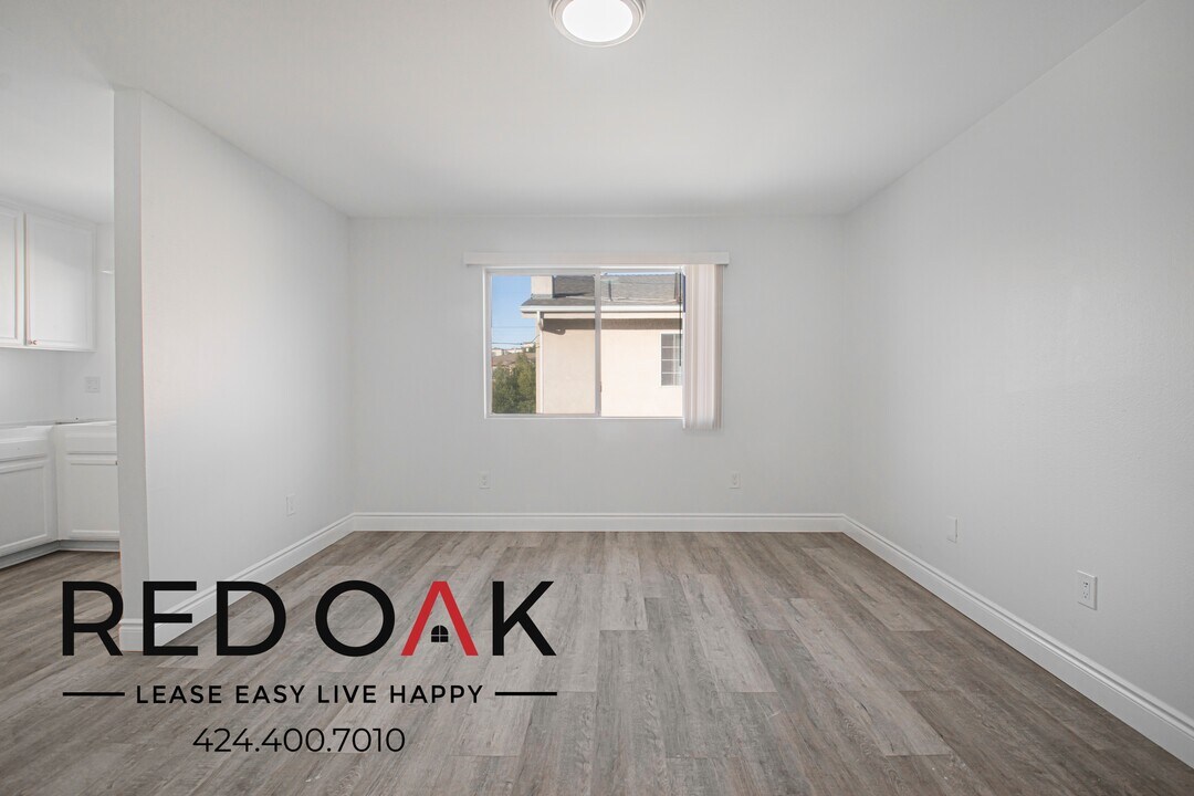 6853 Agnes Ave in Los Angeles, CA - Building Photo