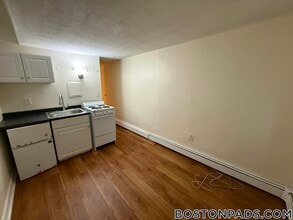 51 S Huntington Ave in Boston, MA - Foto de edificio - Building Photo