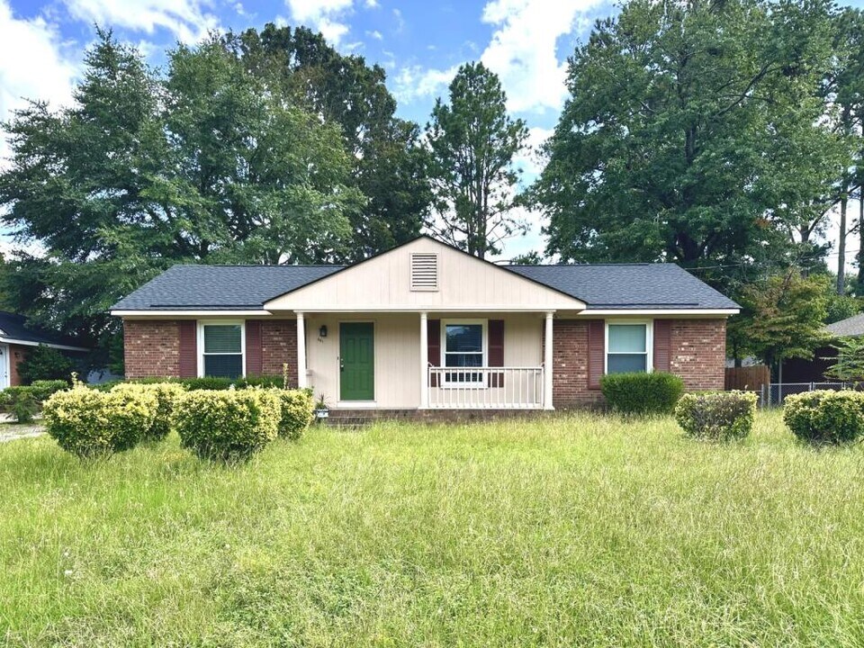 461 Morningside Dr in Fayetteville, NC - Building Photo