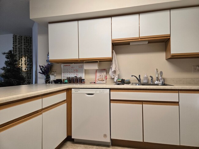 2880 Coral Ct in Coralville, IA - Building Photo - Building Photo