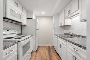 Folly Hill Meadows in Beverly, MA - Building Photo