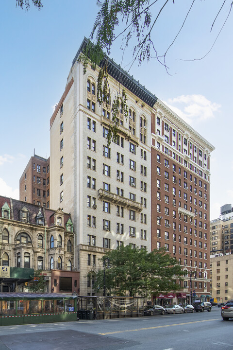 Wellwyn Apartments in New York, NY - Building Photo