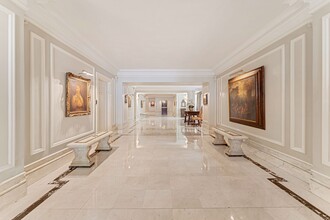 815 Park Ave in New York, NY - Building Photo - Interior Photo