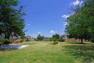 Reeds Landing Apartments in Edmond, OK - Building Photo - Building Photo