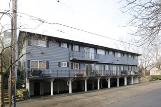 Lloyd District Condominium in Portland, OR - Building Photo - Building Photo