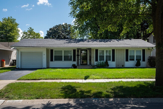 1021 Lonsdale Rd