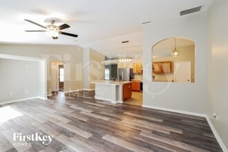 64 Ramblewood Dr in Palm Coast, FL - Foto de edificio - Building Photo