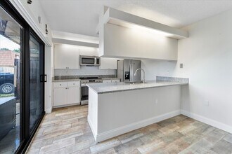557 Green Springs Pl in West Palm Beach, FL - Building Photo - Building Photo