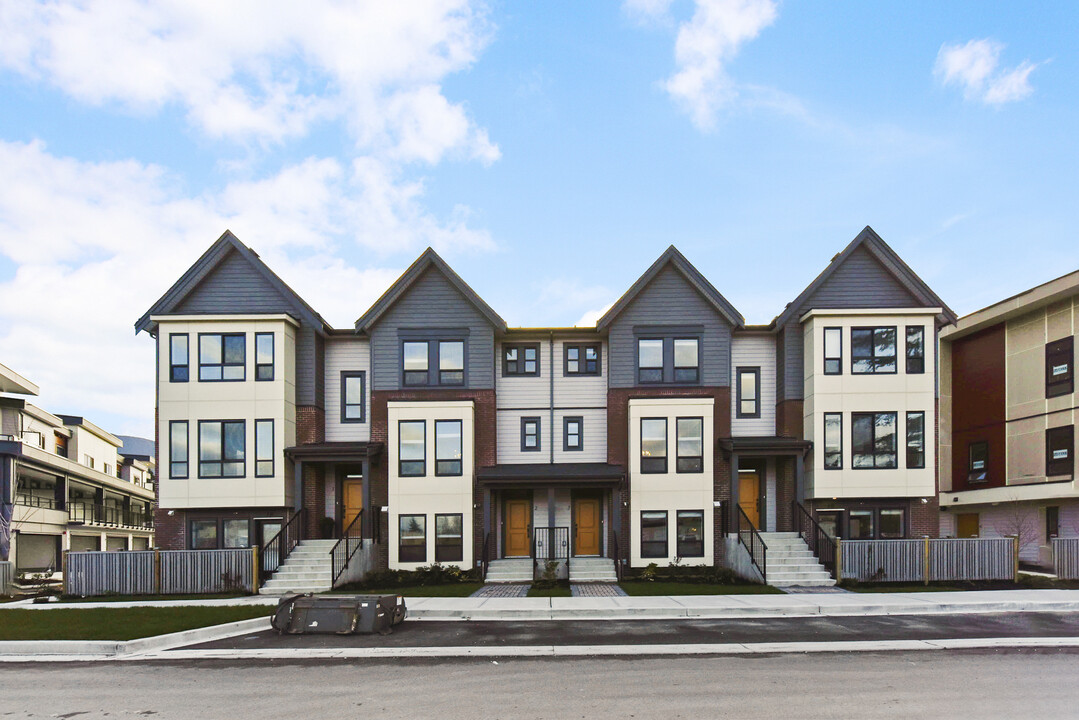 45500-45500 Campus Dr in Chilliwack, BC - Building Photo