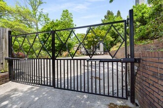 490 Rock Springs Rd NE in Atlanta, GA - Building Photo - Building Photo