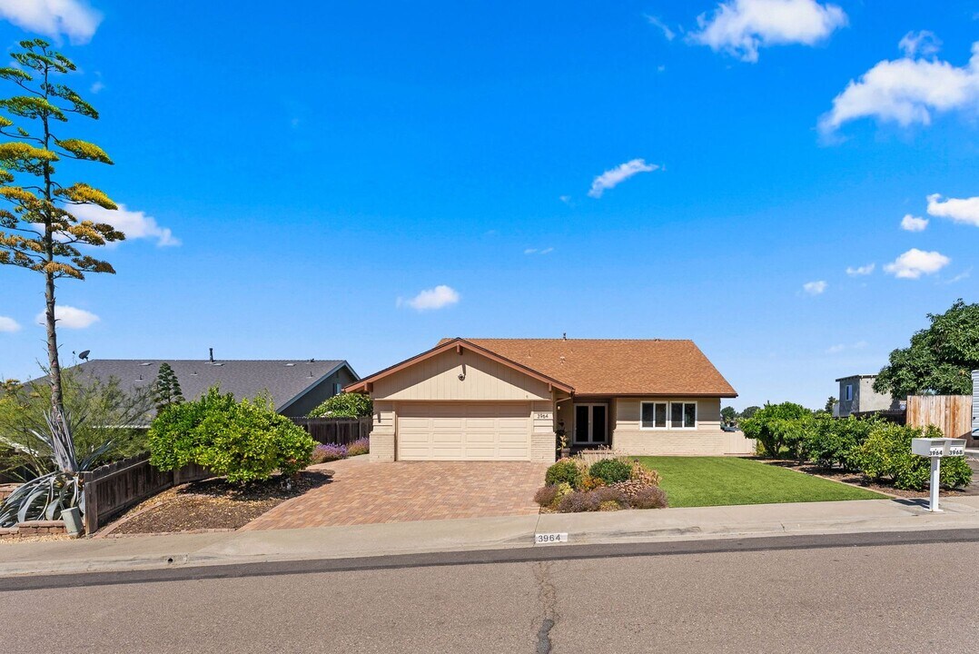3964 Agua Dulce Blvd in Spring Valley, CA - Building Photo