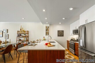 120 Gerry Rd in Brookline, MA - Building Photo - Building Photo
