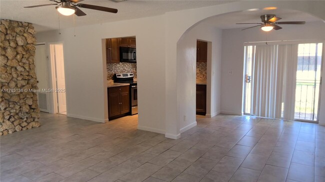 1910 NW 195th St in Miami Gardens, FL - Building Photo - Building Photo