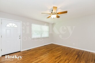 12035 Quality Ln in Maryland Heights, MO - Building Photo - Building Photo